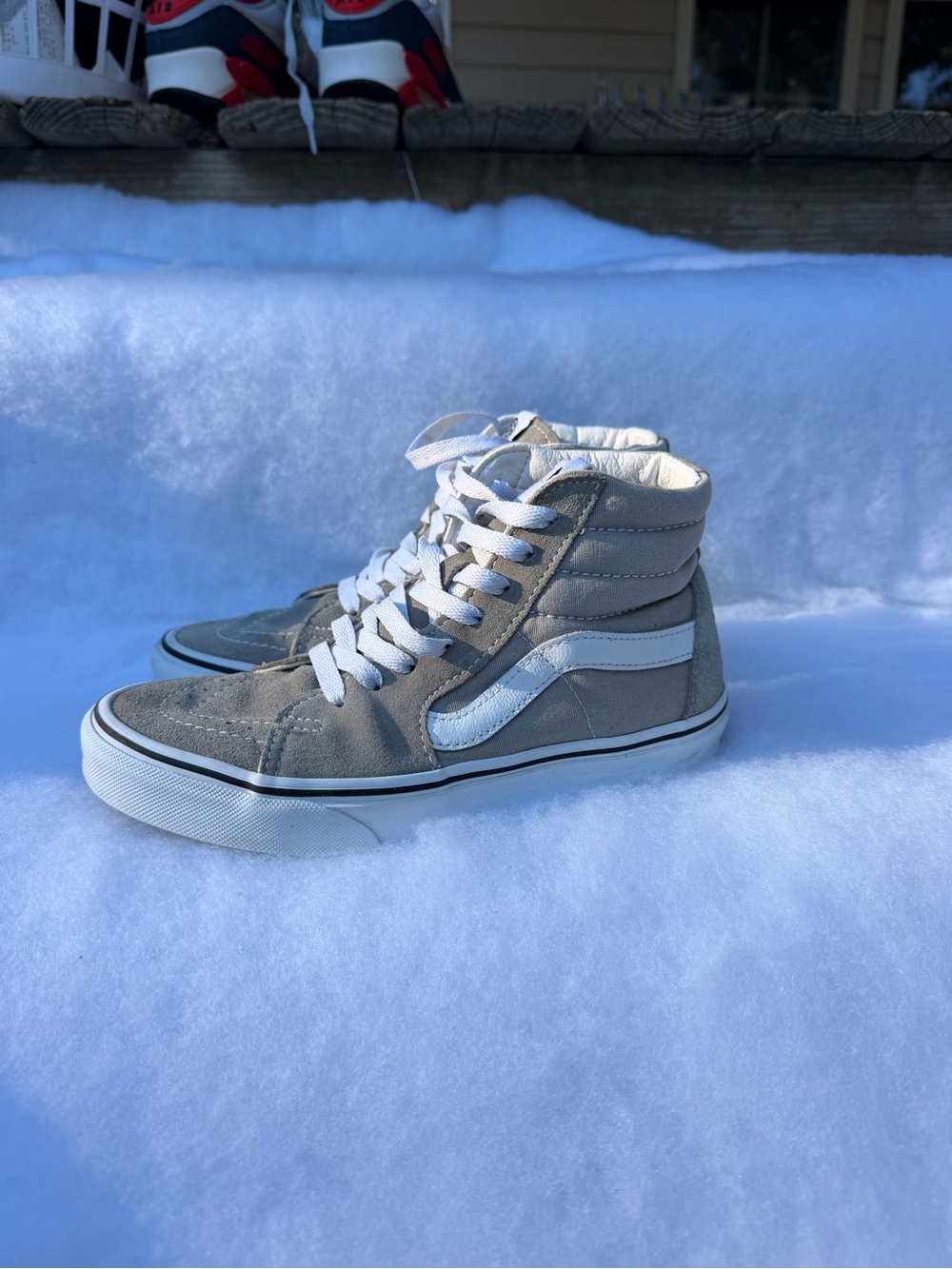 Vans Kids Sk8-Hi High-Top Sneakers in Gray and White woman’s size 6 men size 4.5